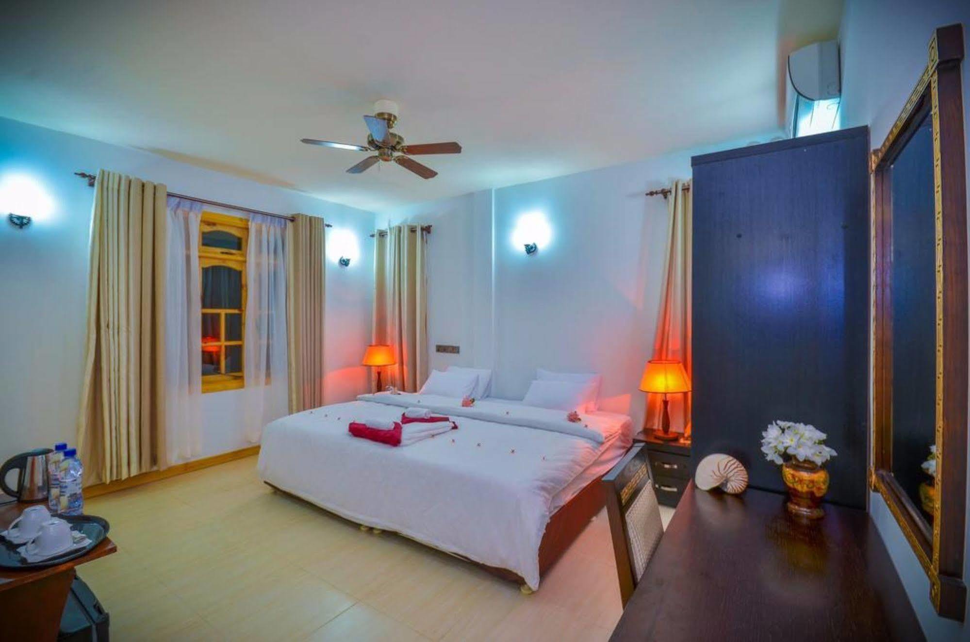 Athiri Inn Ukulhas Extérieur photo